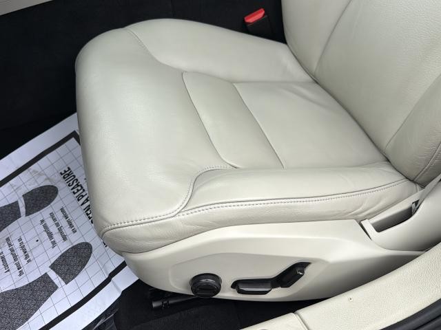 Volvo S60 Vehicle Full-screen Gallery Image 17
