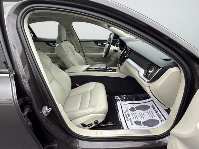 Volvo S60 Vehicle Full-screen Gallery Image 25