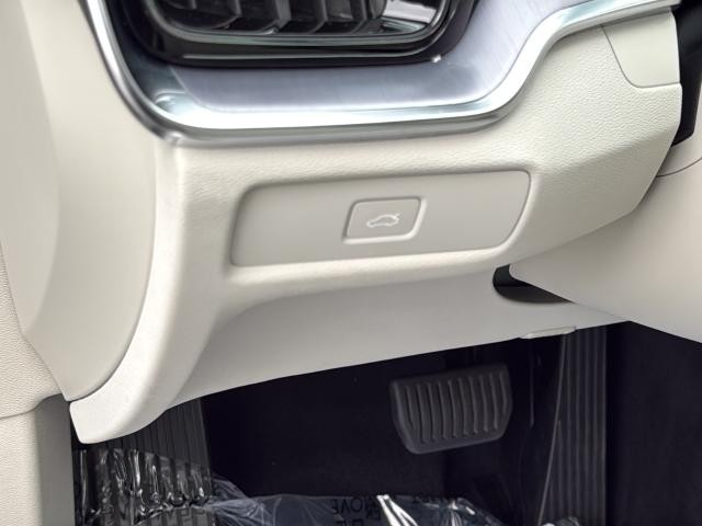 Volvo S60 Vehicle Full-screen Gallery Image 27
