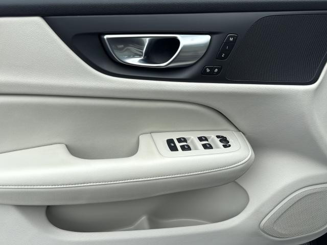 Volvo S60 Vehicle Full-screen Gallery Image 29