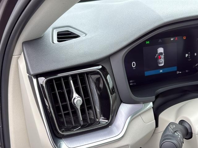 Volvo S60 Vehicle Full-screen Gallery Image 30