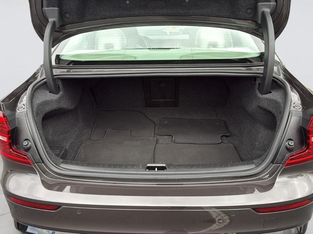 Volvo S60 Vehicle Full-screen Gallery Image 31