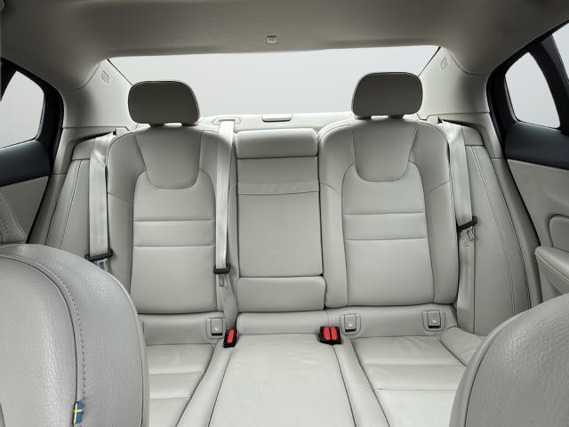 Volvo S60 Vehicle Full-screen Gallery Image 32
