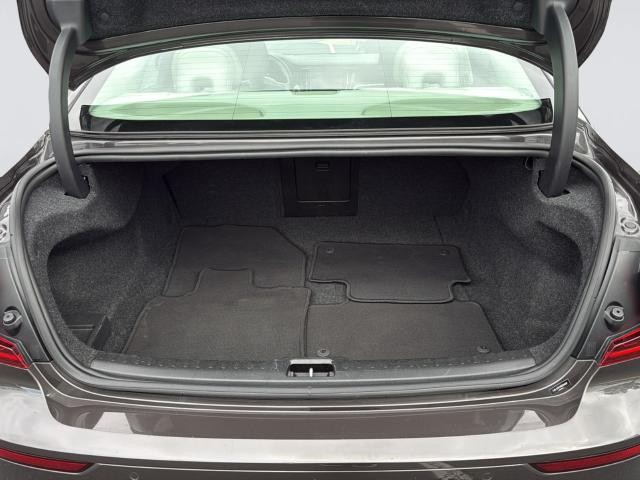Volvo S60 Vehicle Full-screen Gallery Image 33