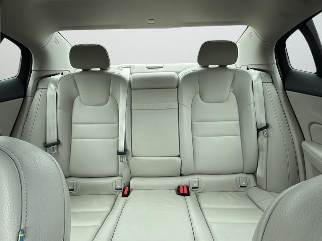 Volvo S60 Vehicle Full-screen Gallery Image 37