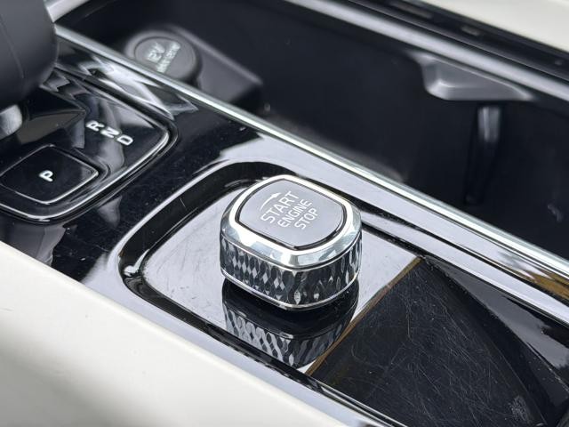 Volvo S60 Vehicle Full-screen Gallery Image 39