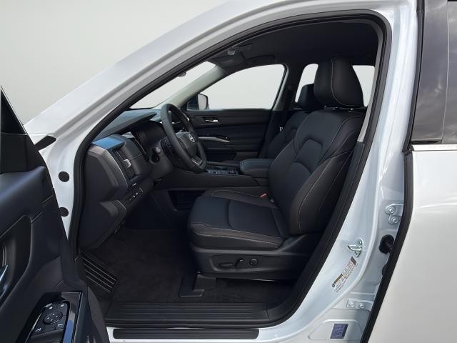 Nissan Pathfinder Vehicle Full-screen Gallery Image 10