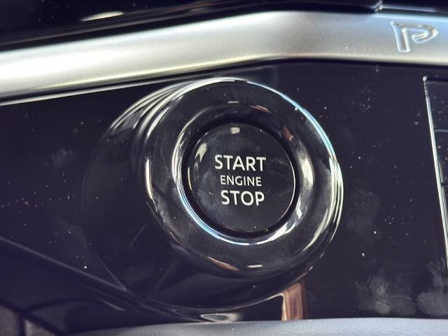 Nissan Pathfinder Vehicle Full-screen Gallery Image 13