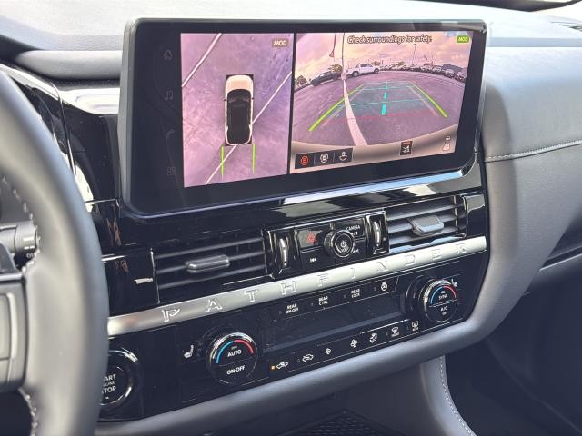 Nissan Pathfinder Vehicle Full-screen Gallery Image 15