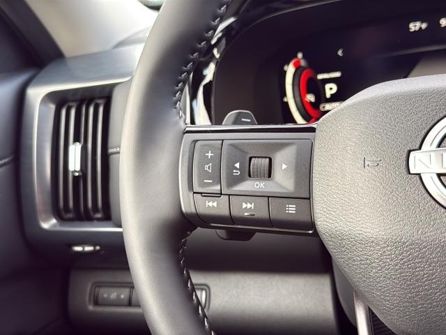 Nissan Pathfinder Vehicle Full-screen Gallery Image 16