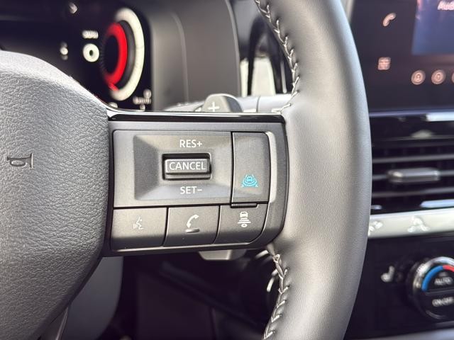 Nissan Pathfinder Vehicle Full-screen Gallery Image 17