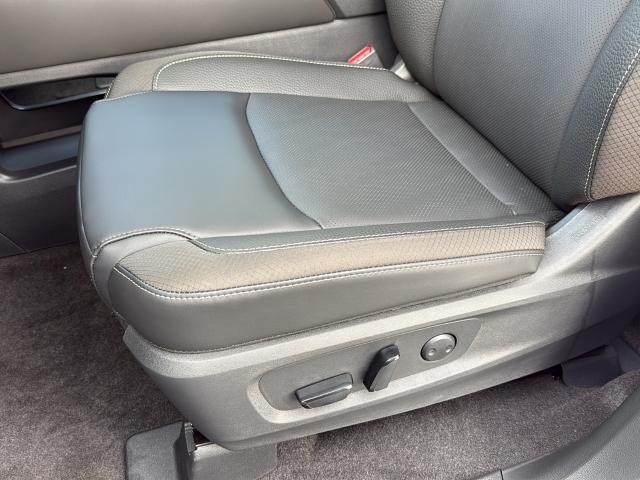 Nissan Pathfinder Vehicle Full-screen Gallery Image 18