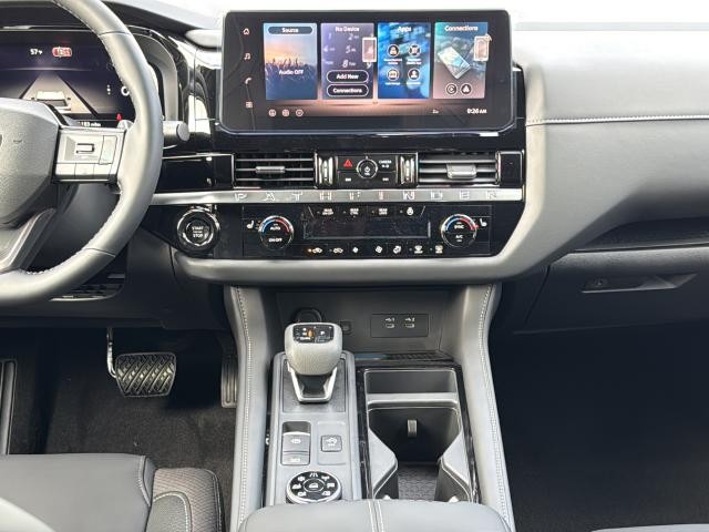 Nissan Pathfinder Vehicle Full-screen Gallery Image 20