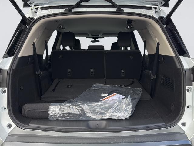 Nissan Pathfinder Vehicle Full-screen Gallery Image 32