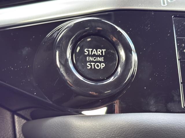 Nissan Pathfinder Vehicle Full-screen Gallery Image 33