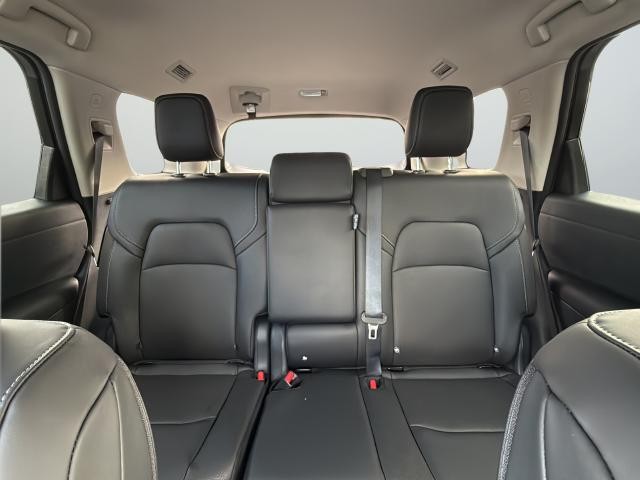 Nissan Pathfinder Vehicle Full-screen Gallery Image 34