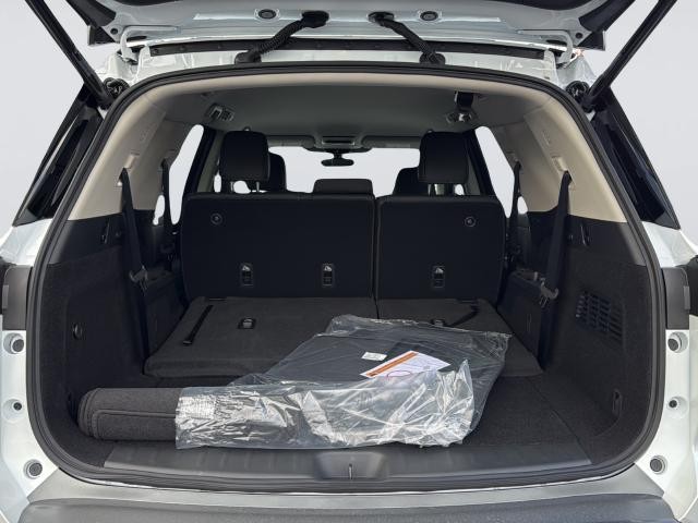Nissan Pathfinder Vehicle Full-screen Gallery Image 35