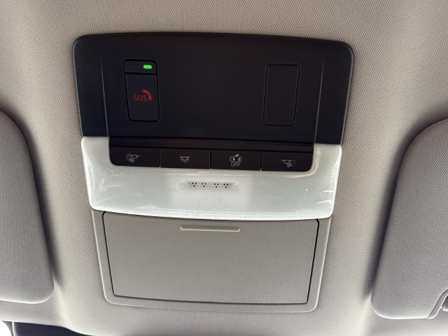 Nissan Pathfinder Vehicle Full-screen Gallery Image 36