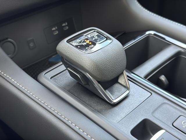 Nissan Pathfinder Vehicle Full-screen Gallery Image 37