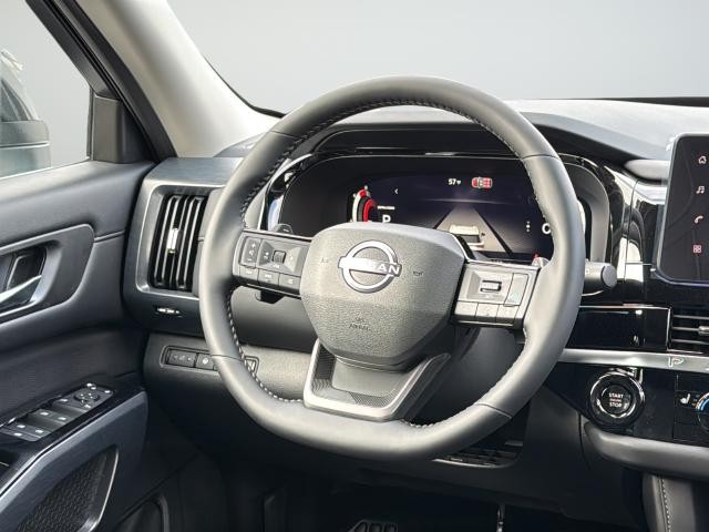 Nissan Pathfinder Vehicle Full-screen Gallery Image 38