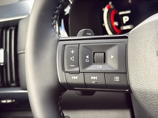 Nissan Pathfinder Vehicle Full-screen Gallery Image 39