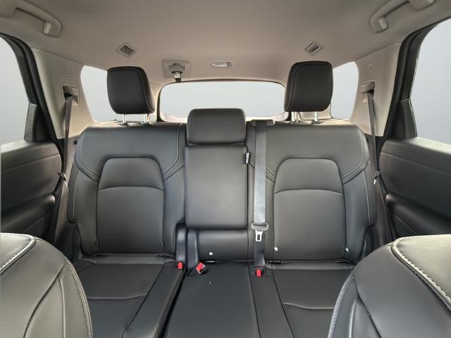 Nissan Pathfinder Vehicle Full-screen Gallery Image 40