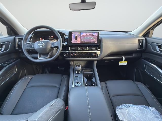 Nissan Pathfinder Vehicle Full-screen Gallery Image 9