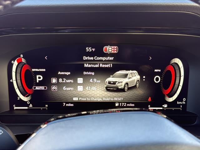 Nissan Pathfinder Vehicle Full-screen Gallery Image 12