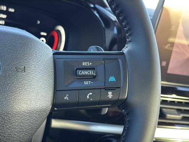 Nissan Pathfinder Vehicle Full-screen Gallery Image 16