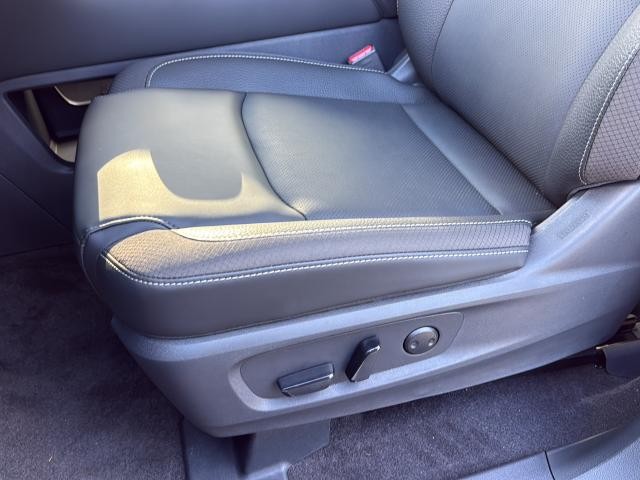 Nissan Pathfinder Vehicle Full-screen Gallery Image 17