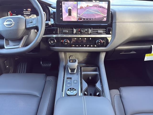 Nissan Pathfinder Vehicle Full-screen Gallery Image 19