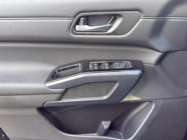 Nissan Pathfinder Vehicle Full-screen Gallery Image 23
