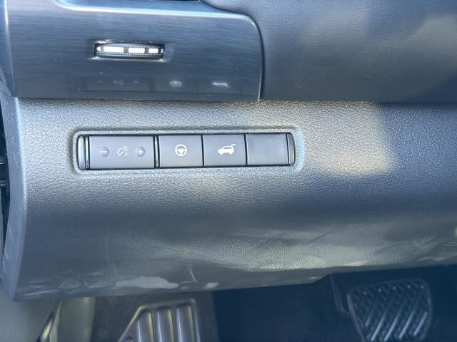 Nissan Pathfinder Vehicle Full-screen Gallery Image 27