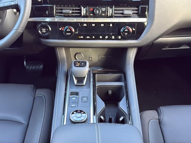 Nissan Pathfinder Vehicle Full-screen Gallery Image 28