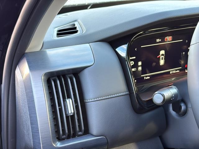 Nissan Pathfinder Vehicle Full-screen Gallery Image 30