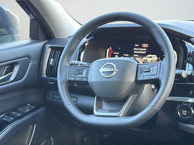 Nissan Pathfinder Vehicle Full-screen Gallery Image 37