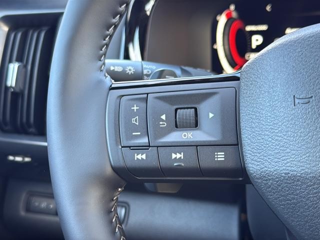 Nissan Pathfinder Vehicle Full-screen Gallery Image 38