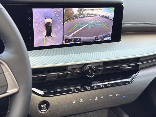 Nissan Murano Vehicle Full-screen Gallery Image 14