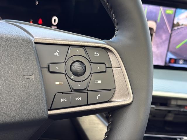 Nissan Murano Vehicle Full-screen Gallery Image 16