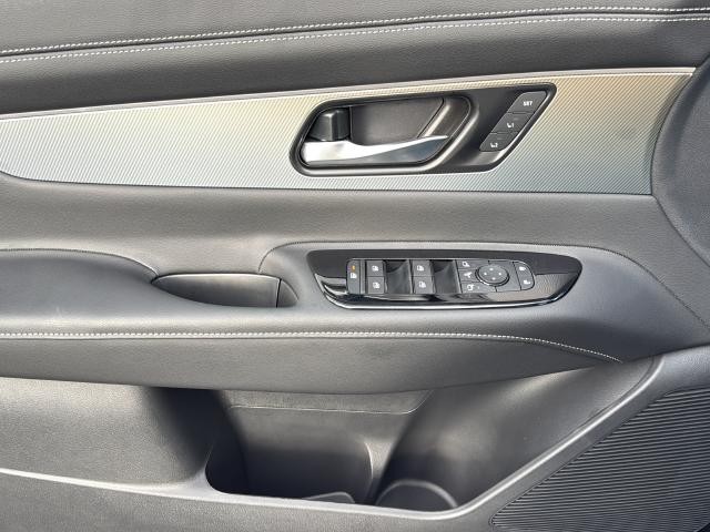 Nissan Murano Vehicle Full-screen Gallery Image 23