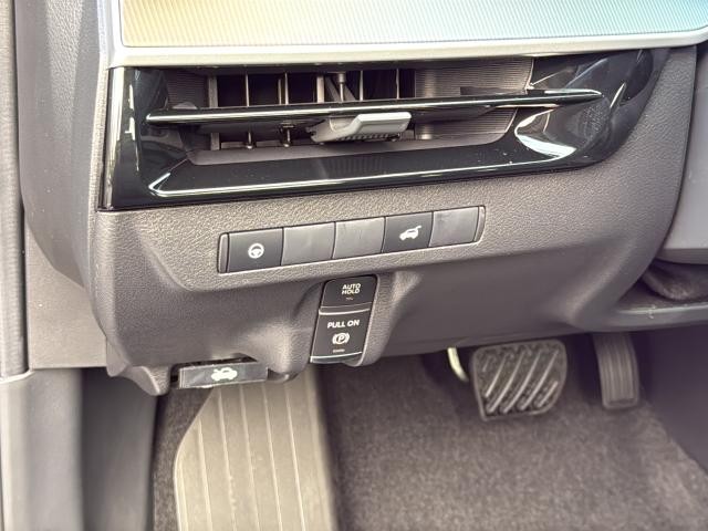 Nissan Murano Vehicle Full-screen Gallery Image 27