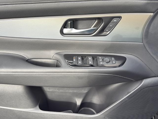 Nissan Murano Vehicle Full-screen Gallery Image 29