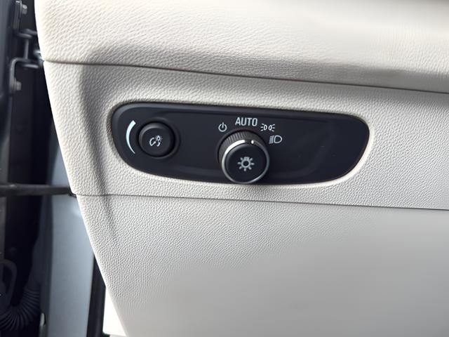 Buick Envision Vehicle Full-screen Gallery Image 18