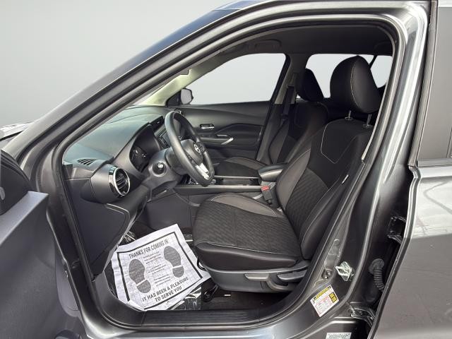 Nissan Kicks Vehicle Full-screen Gallery Image 10