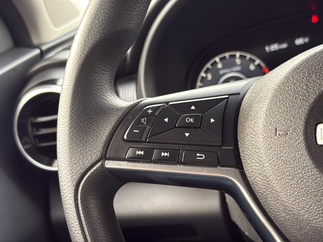 Nissan Kicks Vehicle Full-screen Gallery Image 16
