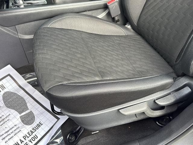 Nissan Kicks Vehicle Full-screen Gallery Image 18
