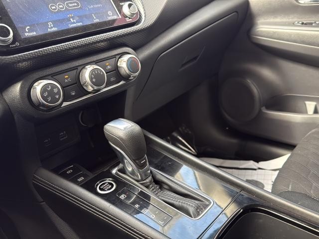 Nissan Kicks Vehicle Full-screen Gallery Image 22