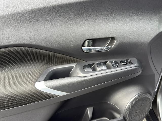 Nissan Kicks Vehicle Full-screen Gallery Image 24
