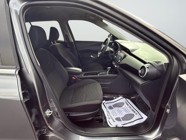 Nissan Kicks Vehicle Full-screen Gallery Image 26