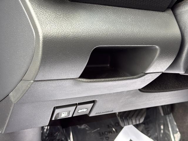 Nissan Kicks Vehicle Full-screen Gallery Image 28